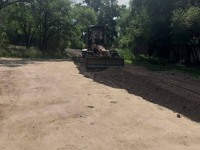 Дорожные службы разровняли дорогу в микрорайоне Северный