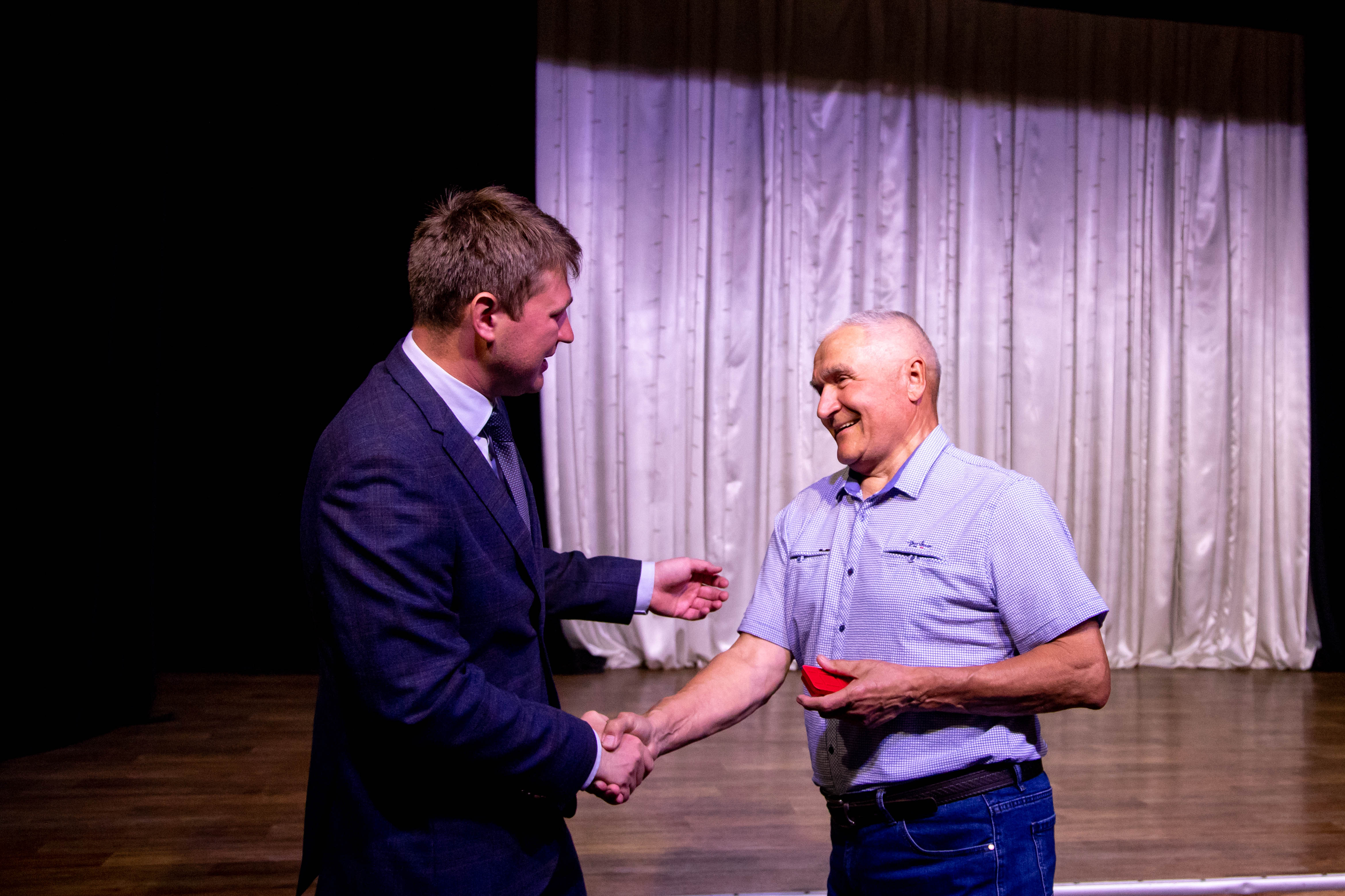 Знаки «50 лет Байкало-Амурской магистрали» вручили благовещенцам