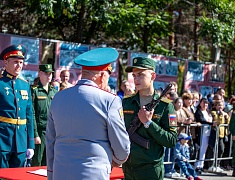 Благовещенские курсанты приняли воинскую присягу на плацу ДВОКУ