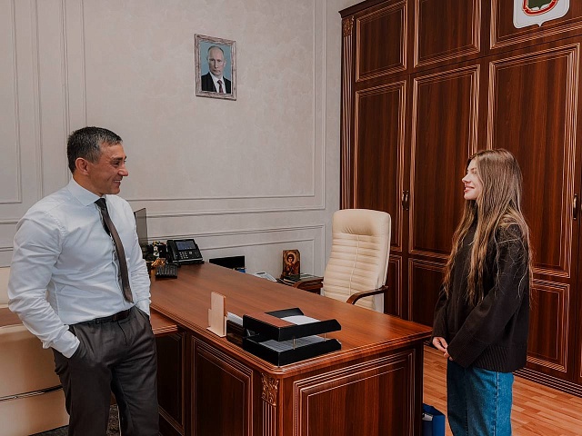 Необычную гостью принимал мэр Благовещенска Олег Имамеев