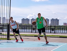 В День физкультурника в Благовещенске прошли соревнования "Оранжевый мяч"