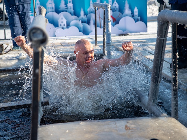 Безопасность во время крещенских купаний в Благовещенске обеспечат спасатели 