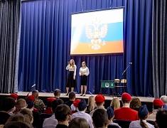 Парту Героя в память об участнике СВО открыли в школе №22 Благовещенска