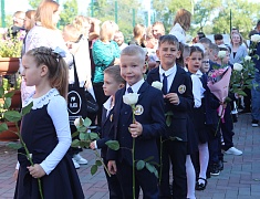 В школах Благовещенска прошли торжественные линейки