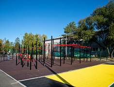 Мэр Благовещенска Олег Имамеев проверил готовность «умной» спортплощадки в Моховой Пади