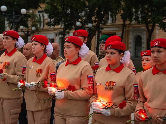 Благовещенцы зажгли свечи в память о героях Великой Отечественной войны