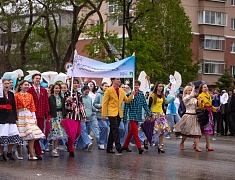 Шествие трудовых коллективов отгремело в Благовещенске!
