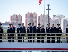 Главы Хэйхэ и Благовещенска возложили цветы на пограничной реке