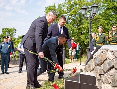 В день города прошли торжественные церемонии возложения цветов