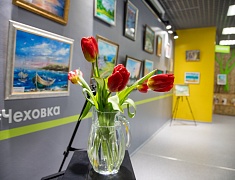 Выставка работ членов клуба «Живопись в третьем возрасте» Ассоциации пожилых людей открыла свои двери в «Чеховке»