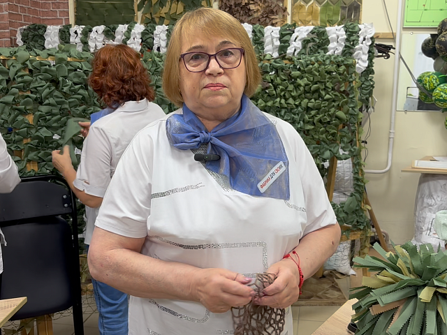 Мастерицы благовещенской «Фабрики для СВОих» связали более 1000 нашлемников для бойцов