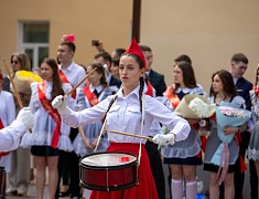 Во всех школах Благовещенска прозвенели последние звонки