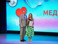 В Благовещенске медработников поздравили с профессиональным праздником