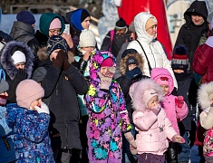 На площади Ленина для детей провели праздник со сказочными персонажами