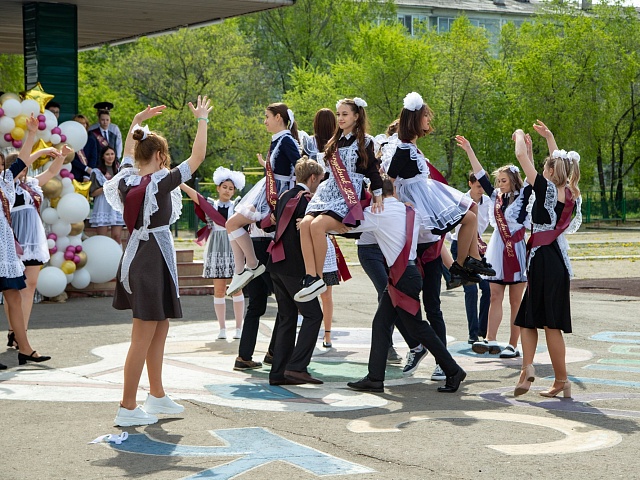 Продажу алкоголя ограничат в амурской столице на время «Последних звонков»