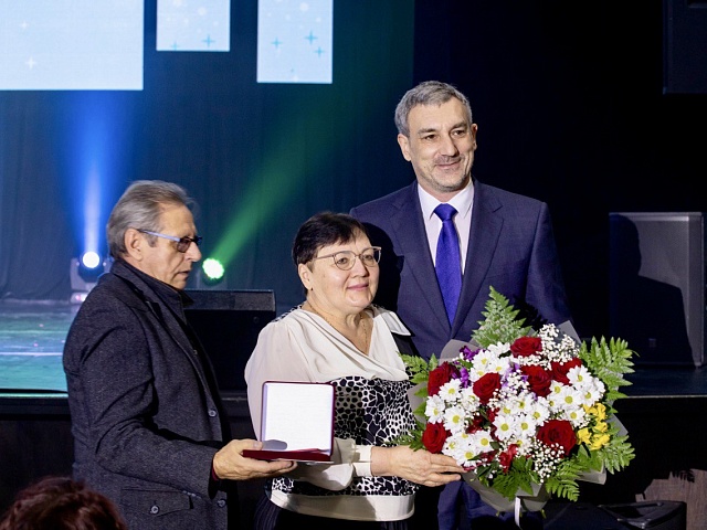 Многодетных мам из Благовещенска наградили почётным знаком «Материнская слава»