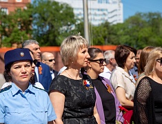 Цветы в память о подвиге советских солдат возложили в Благовещенске