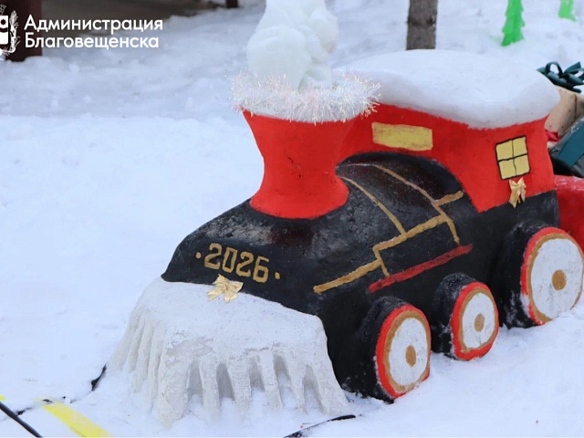 Ёлки, фотозоны и символ года: жюри отсмотрели все дворы, которые заявились на конкурс «Город в праздничном наряде»