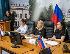 Специалисты управления по развитию потребительского рынка и услуг провели для десятиклассников конкурс КВН