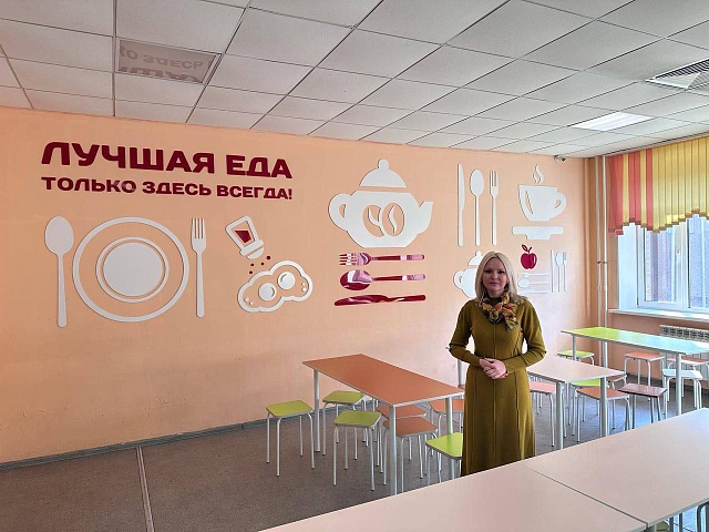 «Обобщаем опыт из разных уголков страны, применяем его на практике у нас, ищем что-то ещё более интересное и качественное»: заместитель мэра Виктория Хопатько оценила организацию питания в школах Владивостока