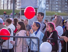 «Поющие динозавры» исполнили известные хиты в Благовещенске