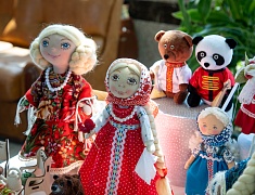 В Благовещенске впервые прошел Бал кукол