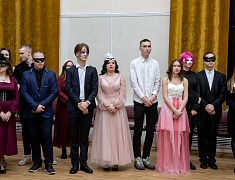 В Благовещенске в танце закружились более сотни студентов