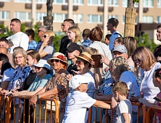 Бал цветов и Семейный бал украсили Благовещенск