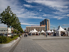 Китайские и русские писатели встретились в Благовещенске на книжном фестивале «Берег»