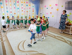 В благовещенском детском саду №67 спортивный флешмоб объединил родителей, детей и педагогов