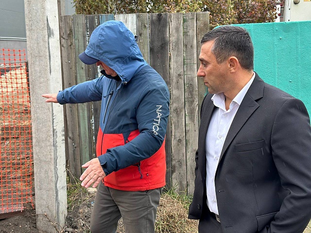Мэр Благовещенска Олег Имамеев проконтролировал ход работ на одном из объектов на Мухина – Амурской после обращений жителей 