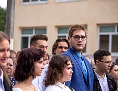 Мэр Олег Имамеев побывал на линейках в нескольких городских школах