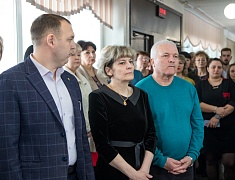 В школе № 10 открыли "Уголок памяти Героя" и установили "Парту Героя"