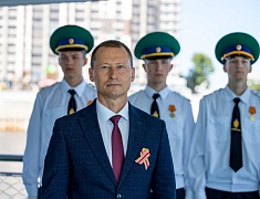 Главы Хэйхэ и Благовещенска возложили цветы на пограничной реке