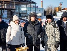  Благовещенцы окунулись в прорубь на Крещение