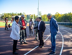 Мэр Благовещенска Олег Имамеев проверил готовность «умной» спортплощадки в Моховой Пади