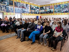 Трёхкратная Олимпийская чемпионка Юлия Чепалова поделилась историей побед и мотивацией с благовещенскими школьниками и спортсменами