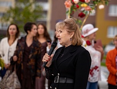 Коллективную свадьбу провели на берегу Зеи в Благовещенске