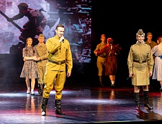 Благовещенские артисты исполнили патриотические песни на городском концерте