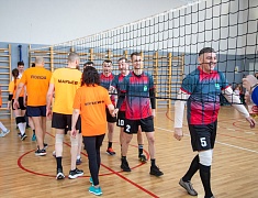 В Благовещенске депутаты, сотрудники мэрии и прокуратуры сыграли в волейбол