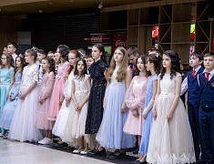 Больше 400 благовещенцев закружил кадетский бал