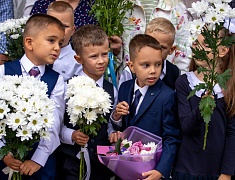 Мэр Олег Имамеев побывал на линейках в нескольких городских школах