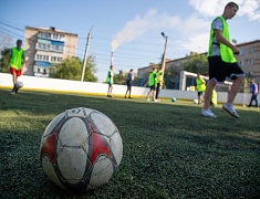 В Благовещенске юные футболисты сыграли на всесезонном корте на Нагорной