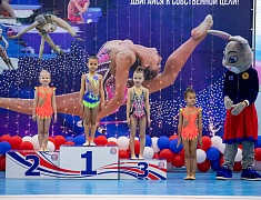 В Благовещенске прошли соревнования по художественной гимнастике "Новогоднее конфетти 2022"