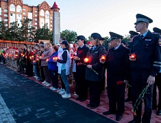 В Благовещенске на площади Победы зажгли «Свечи памяти»