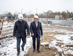 Мэр Благовещенска Олег Имамеев проинспектировал строительство нового корпуса 16 школы на улице Тепличной