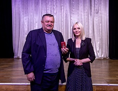 Знаки «50 лет Байкало-Амурской магистрали» вручили благовещенцам