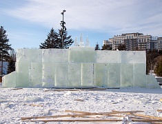 В Благовещенске возводят зимний городок