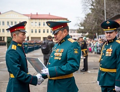 Мэр Благовещенска Олег Имамеев поздравил выпускников ДВОКУ с окончанием учебы