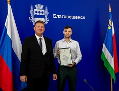 Благовещенск чествует работников торговли
